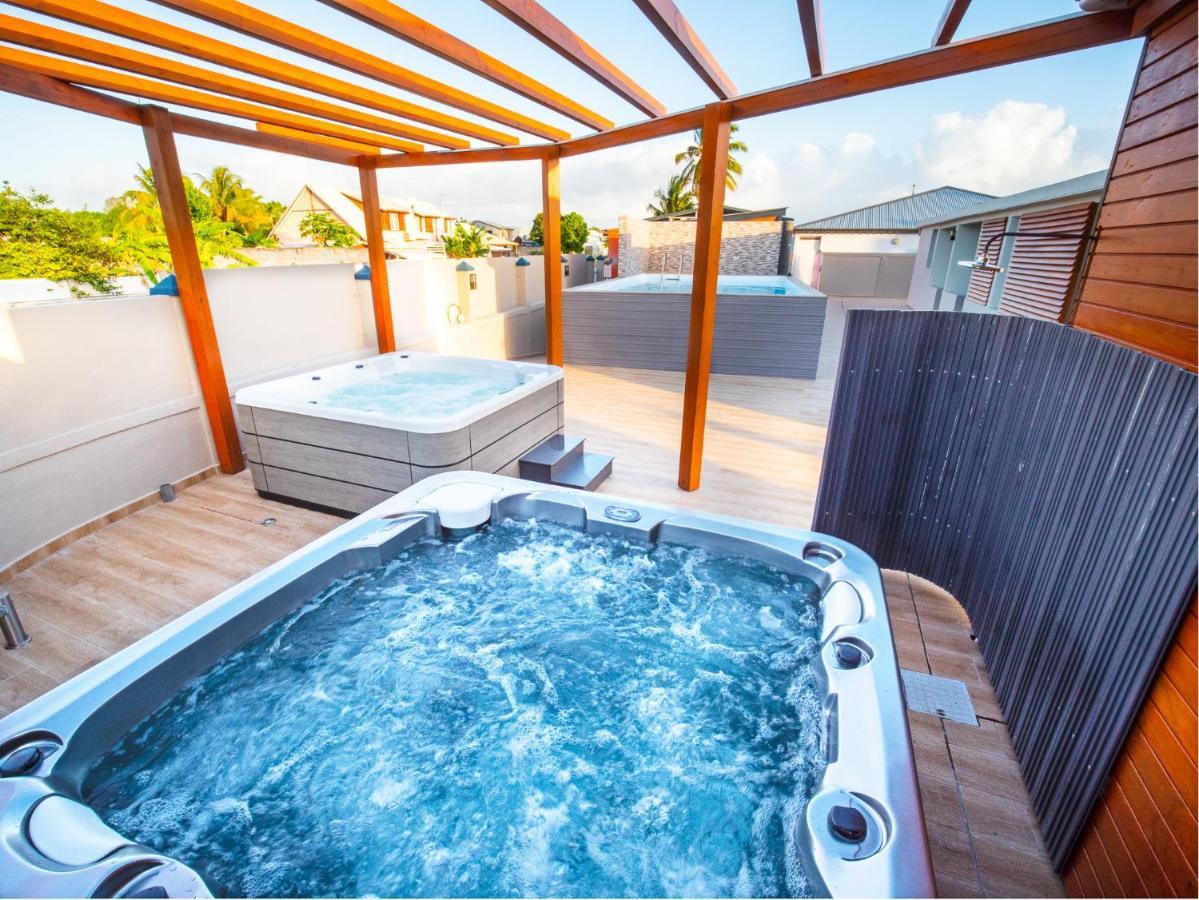 Evasion En Plein Coeur De La Ville Studio Jacuzzis Sauna Et Piscine Au Centre De Port-Louis Eksteriør billede