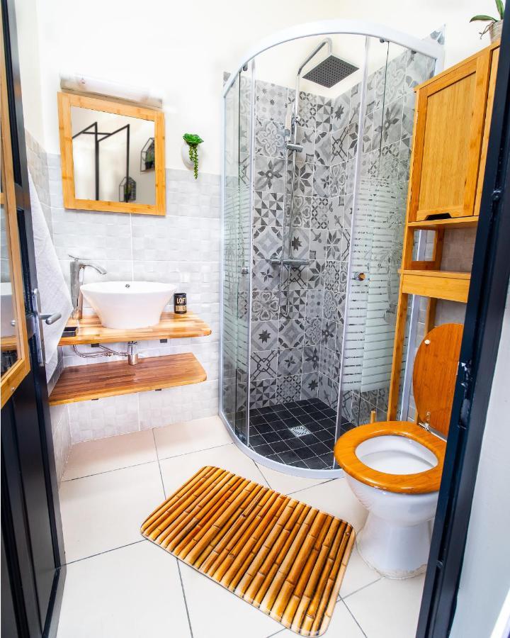 Evasion En Plein Coeur De La Ville Studio Jacuzzis Sauna Et Piscine Au Centre De Port-Louis Eksteriør billede
