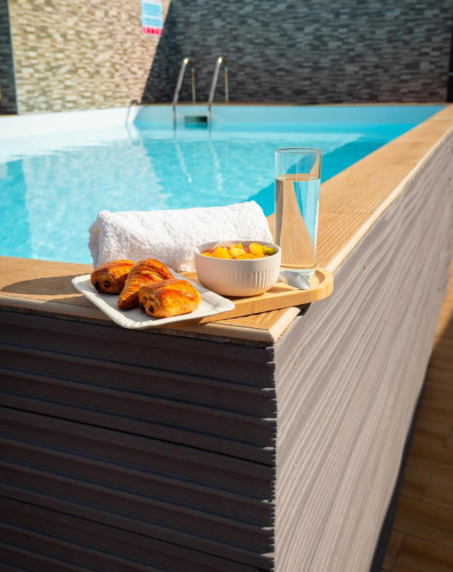 Evasion En Plein Coeur De La Ville Studio Jacuzzis Sauna Et Piscine Au Centre De Port-Louis Eksteriør billede