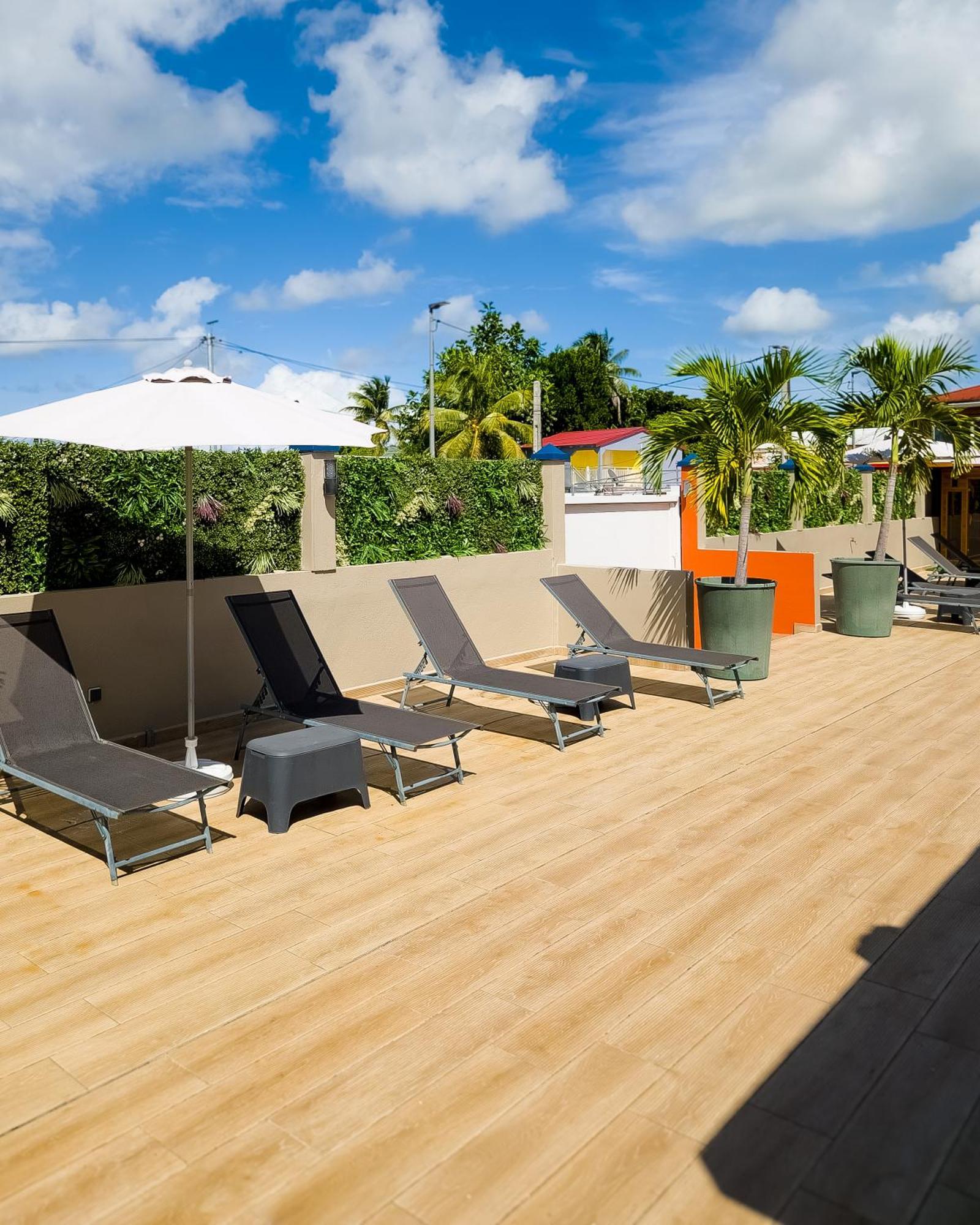 Evasion En Plein Coeur De La Ville Studio Jacuzzis Sauna Et Piscine Au Centre De Port-Louis Eksteriør billede